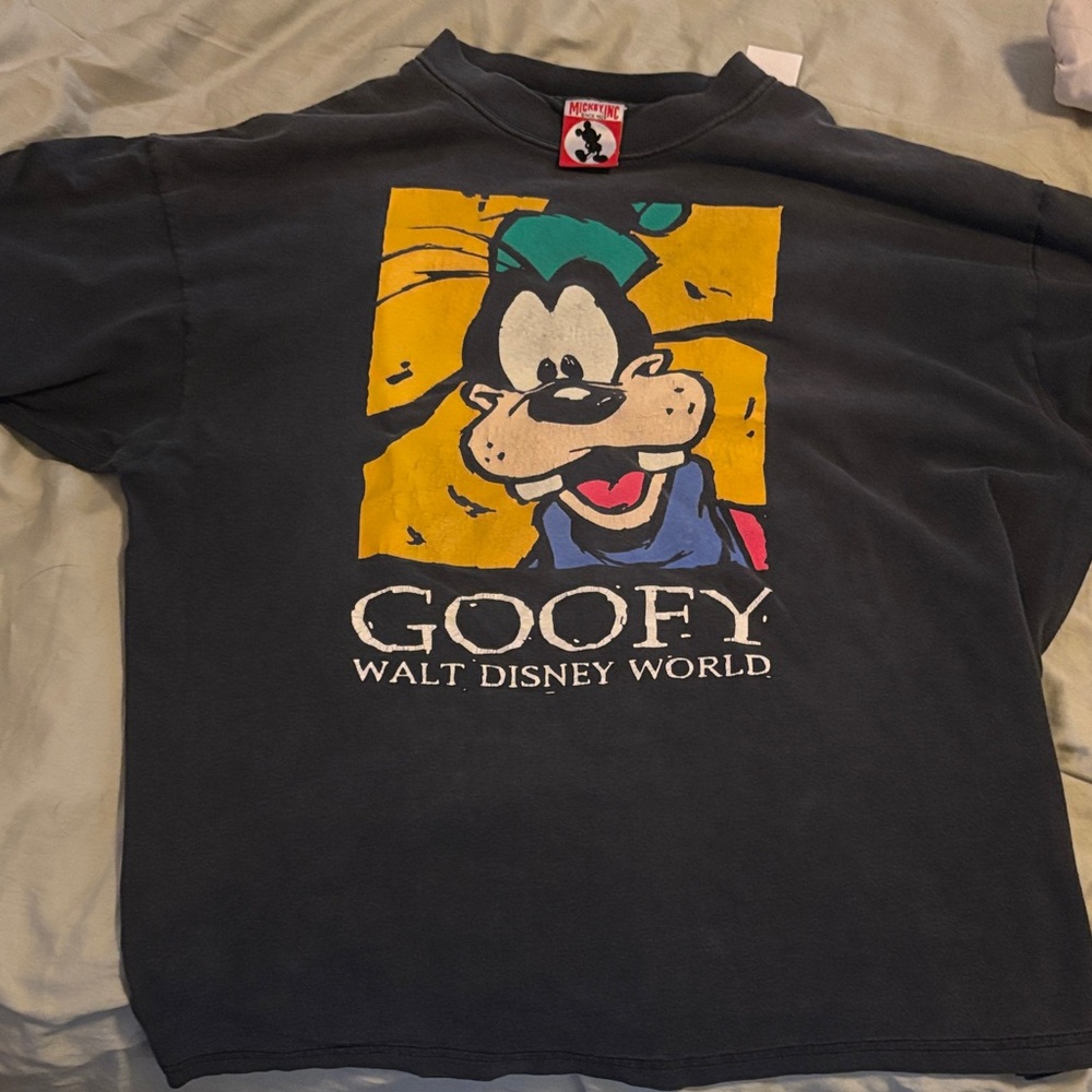 Vintage Disney Goofy Adult Tee - Black and Yellow